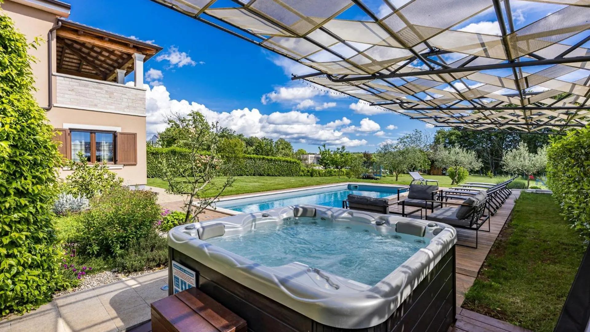 Villa Roza Basici