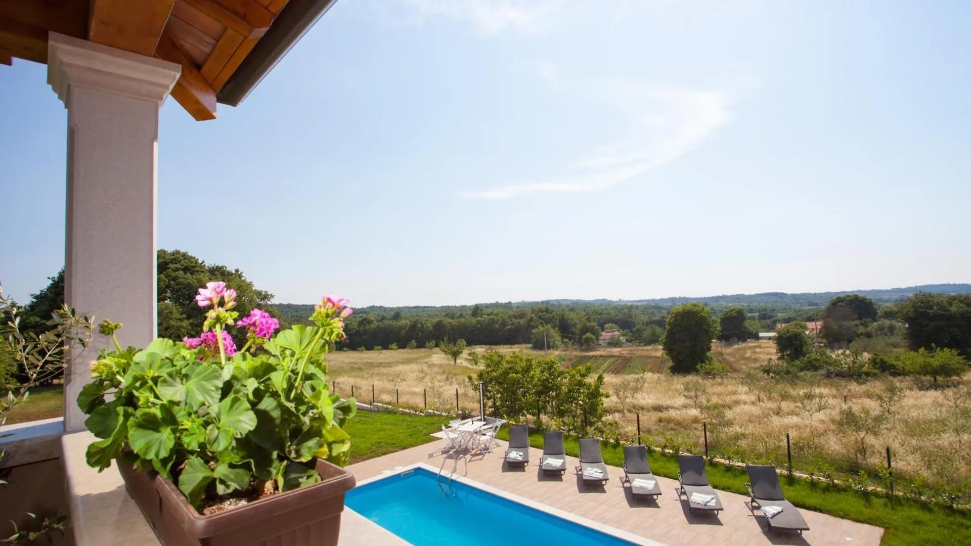 Villa Roza Basici 0*,